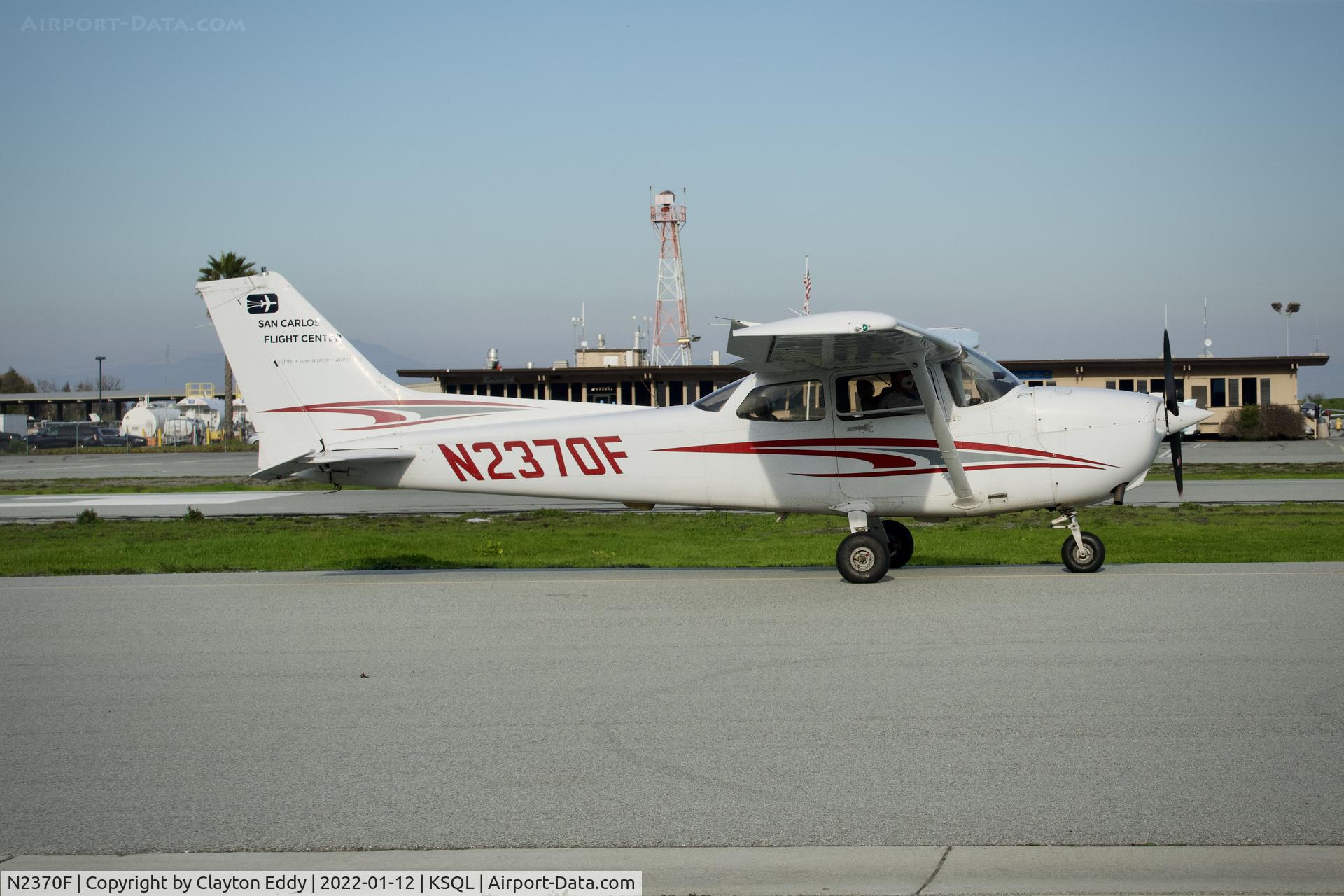 N2370F, 1998 Cessna 172R C/N 17280618, San Carlos Airport in California 2022.