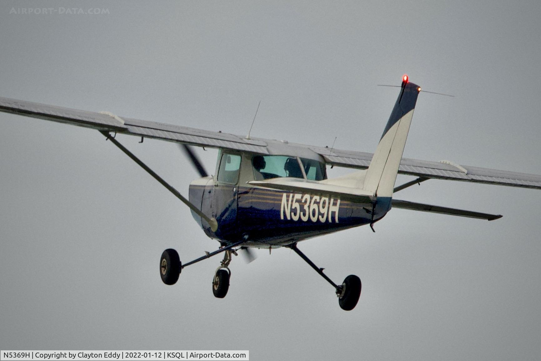 N5369H, 1980 Cessna 152 C/N 15284094, San Carlos Airport in California 2022.