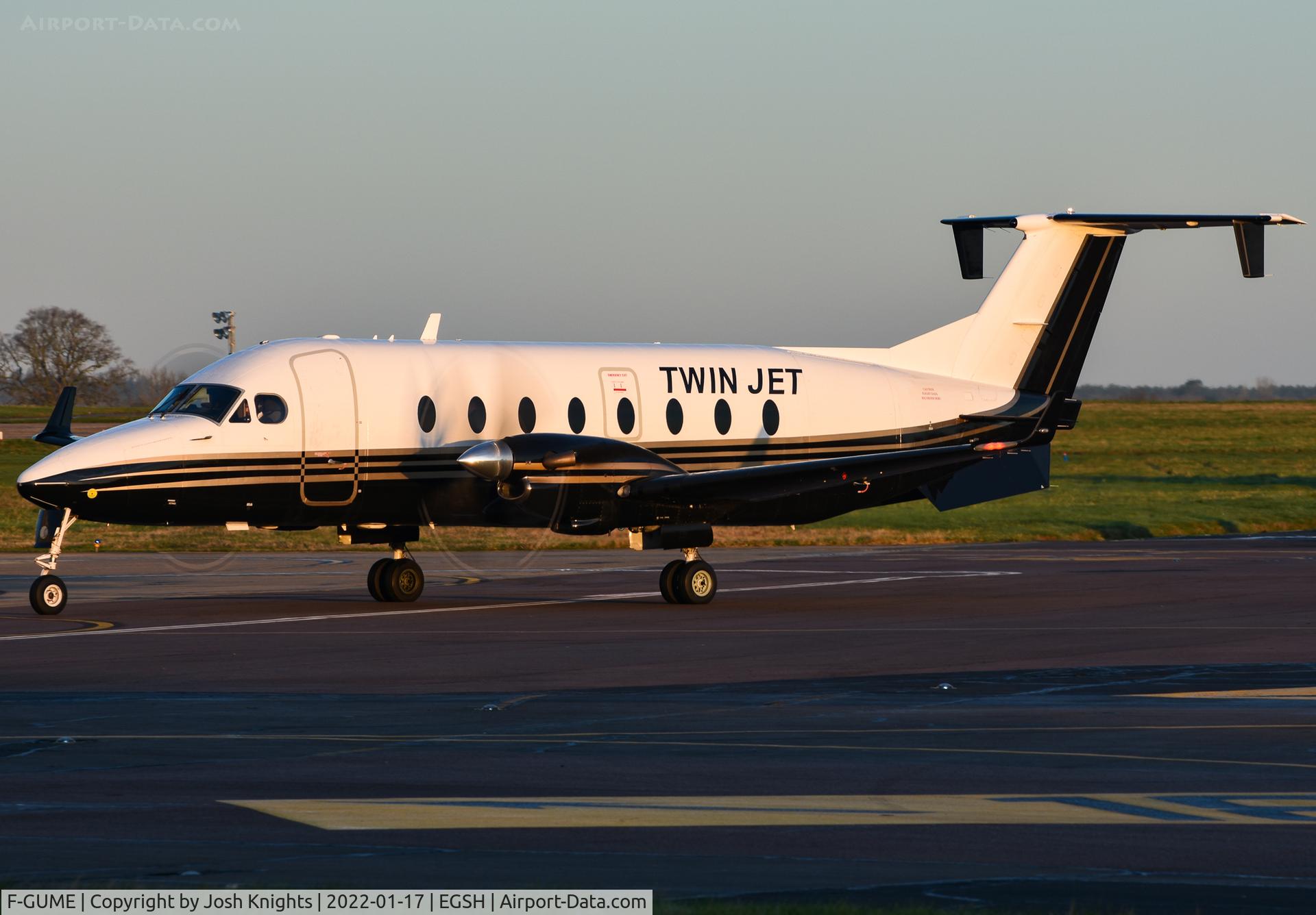 F-GUME, 1999 Beech 1900D C/N UE-371, Arriving to SaxonAir.