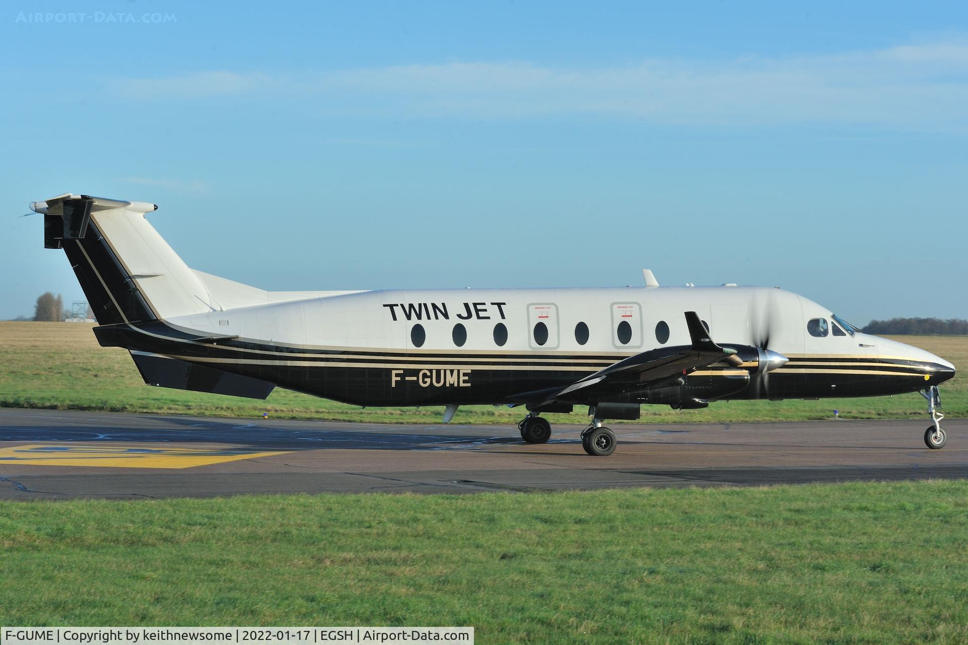 F-GUME, 1999 Beech 1900D C/N UE-371, Leaving Norwich.