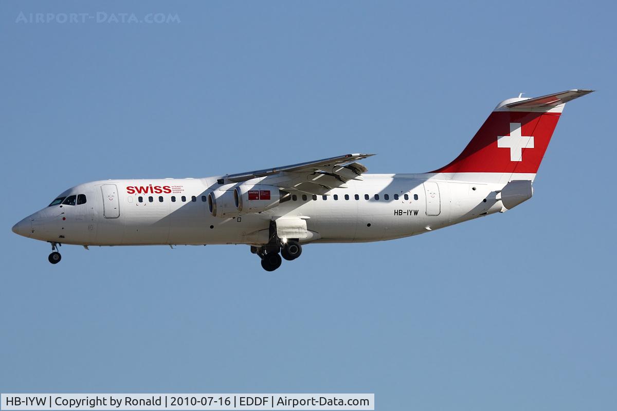HB-IYW, 1999 British Aerospace Avro 146-RJ100 C/N E3359, at fra