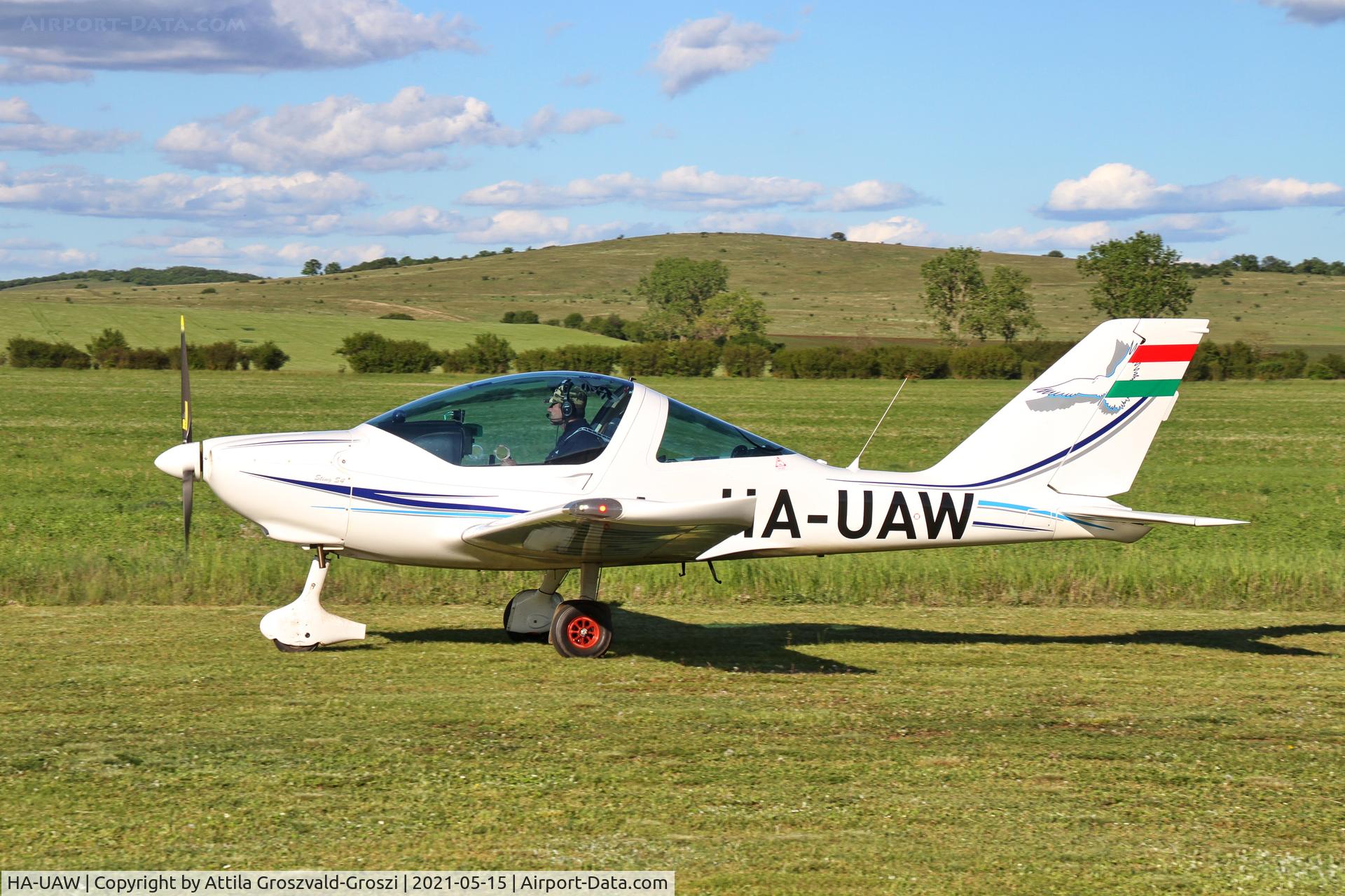HA-UAW, TL Ultralight TL-2000 Sting Carbon S4 C/N 11ST366, Tótvázsony-Kövesgyürpuszta Airport, Hungary