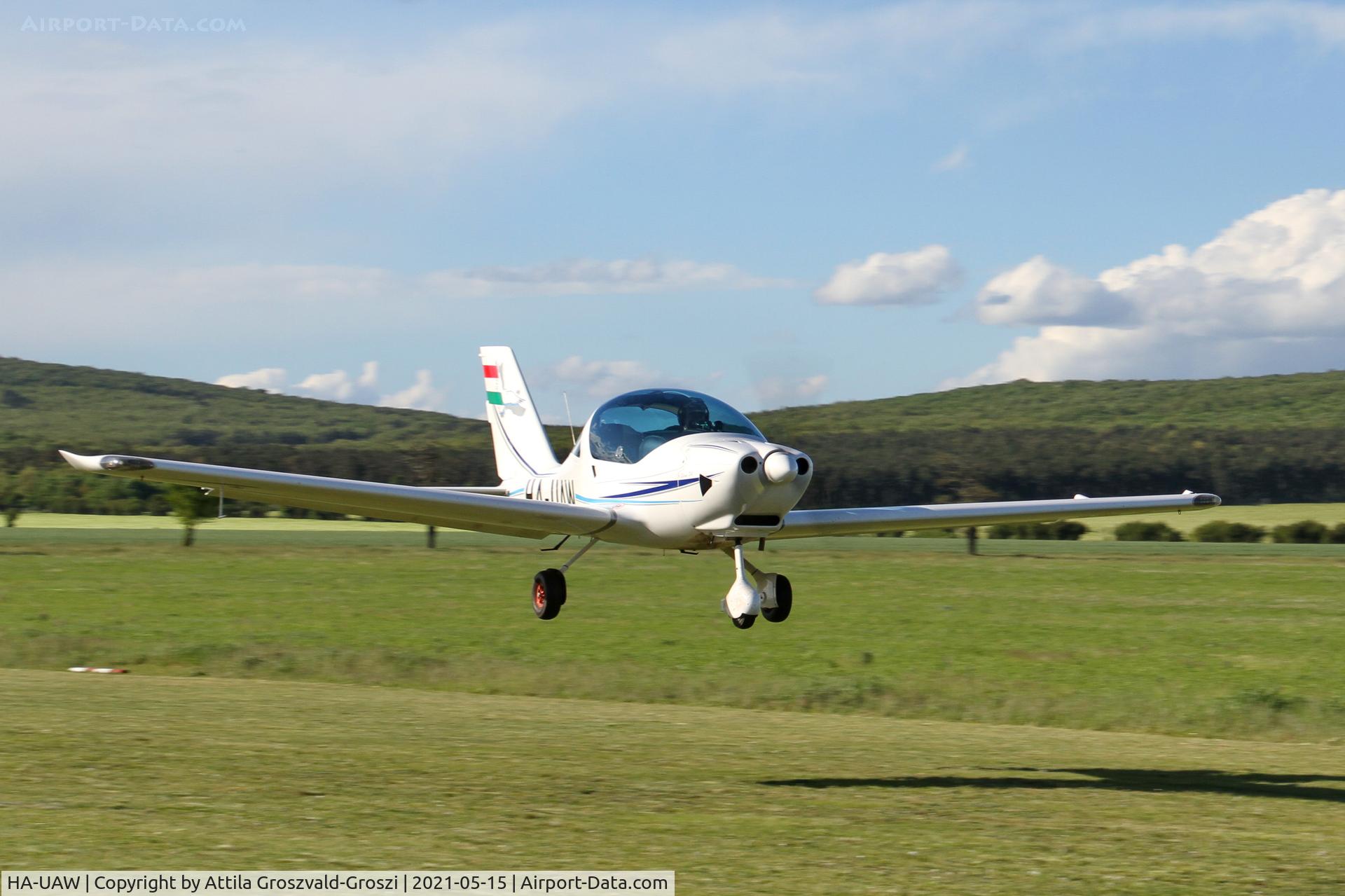 HA-UAW, TL Ultralight TL-2000 Sting Carbon S4 C/N 11ST366, Tótvázsony-Kövesgyürpuszta Airport, Hungary