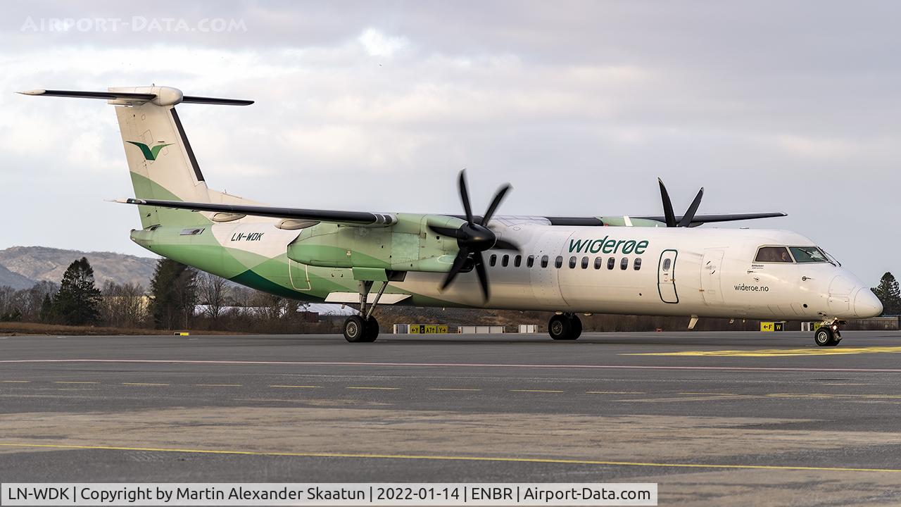 LN-WDK, 2010 De Havilland Canada DHC-8-402Q Dash 8 C/N 4337, Taxying to parking.