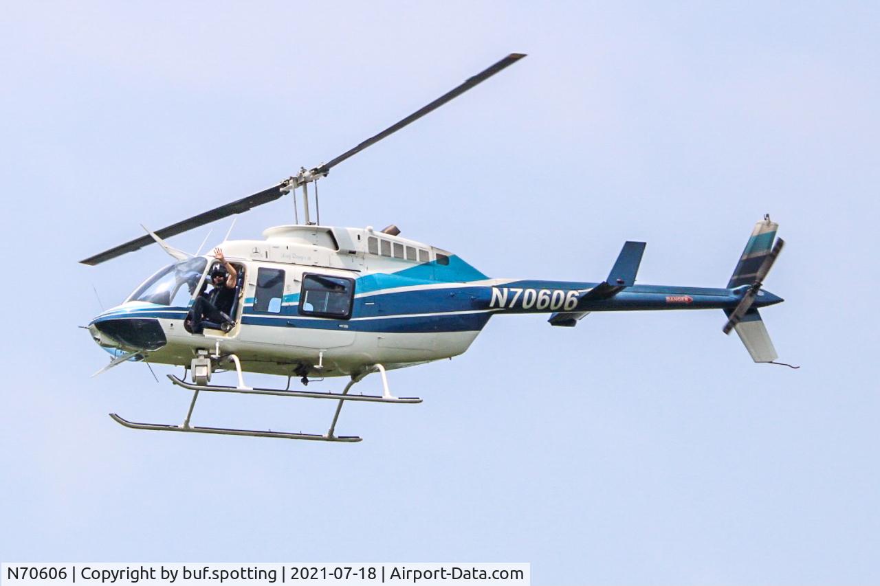 N70606, 1989 Bell 206L-3 LongRanger III C/N 51282, N70606 Giving a wave
