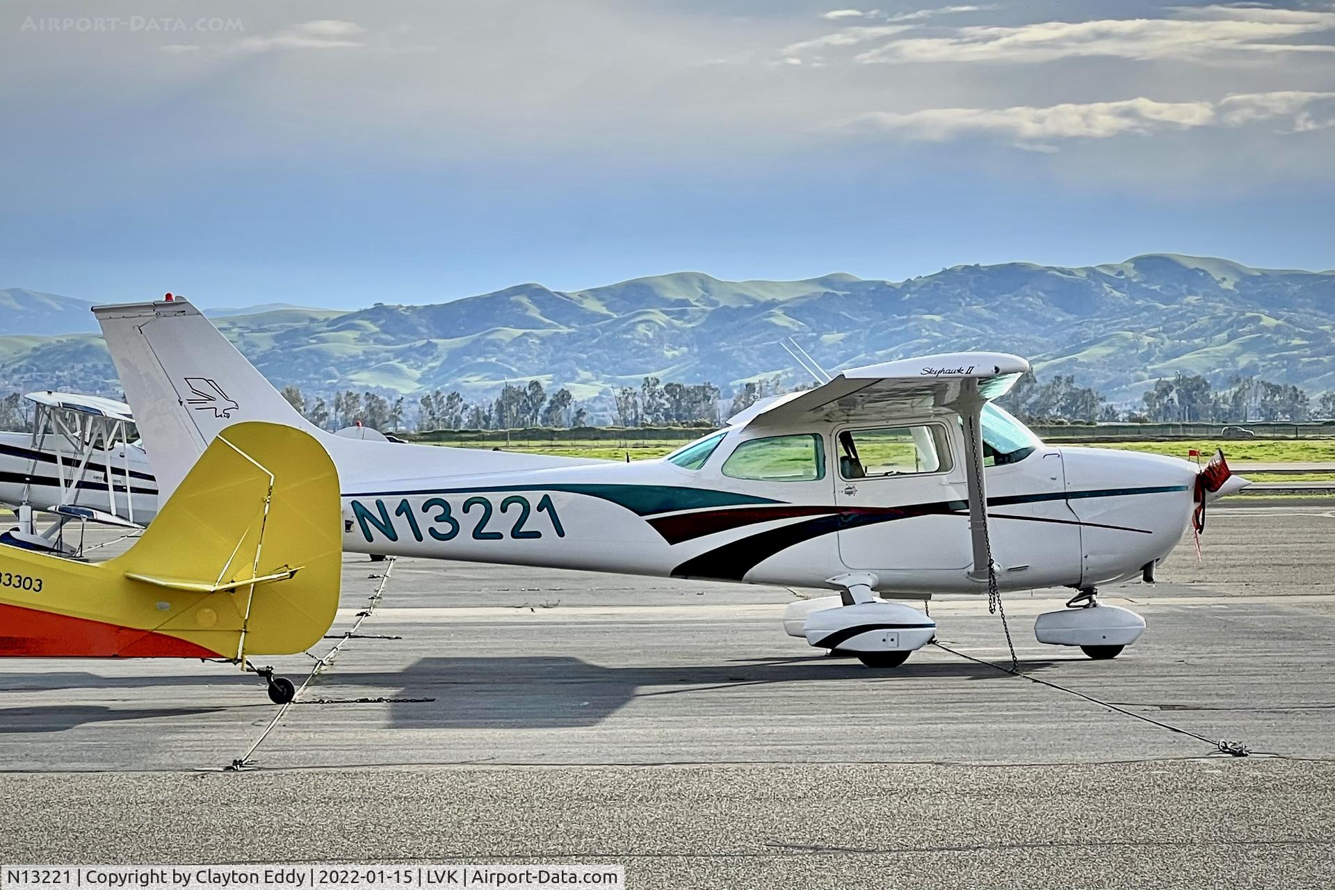 N13221, 1973 Cessna 172M Skyhawk II C/N 17262586, Livermore Airport in California 2022.