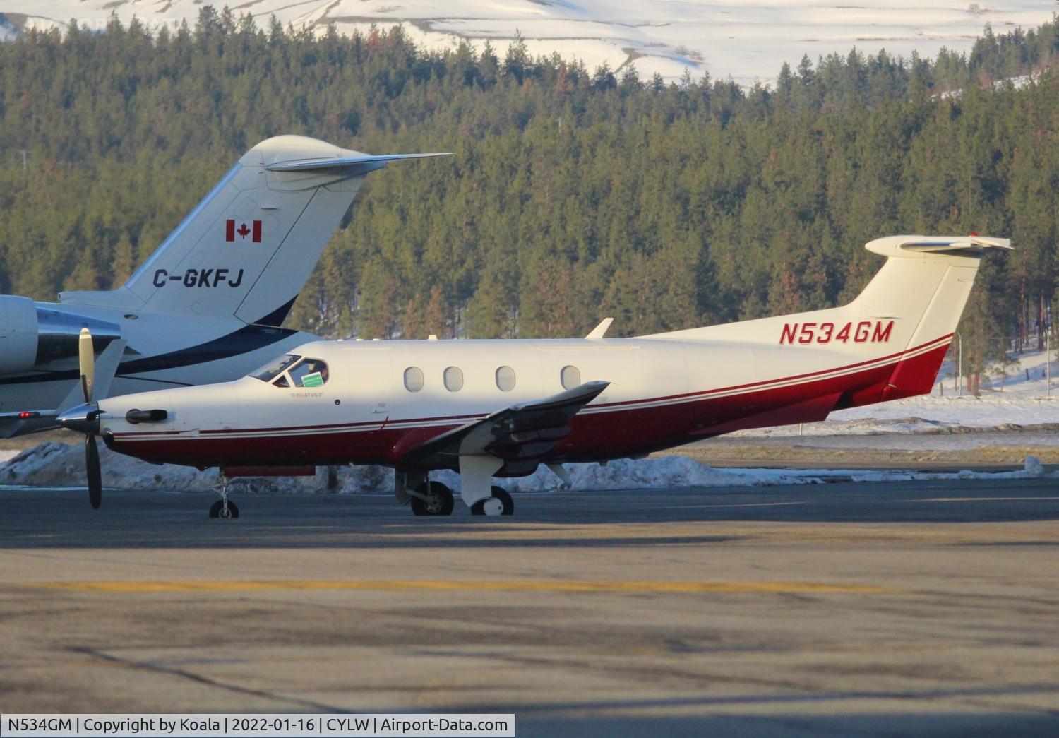 N534GM, 2009 Pilatus PC-12/47E C/N 1112, Waiting for the next flight. Nice livery.