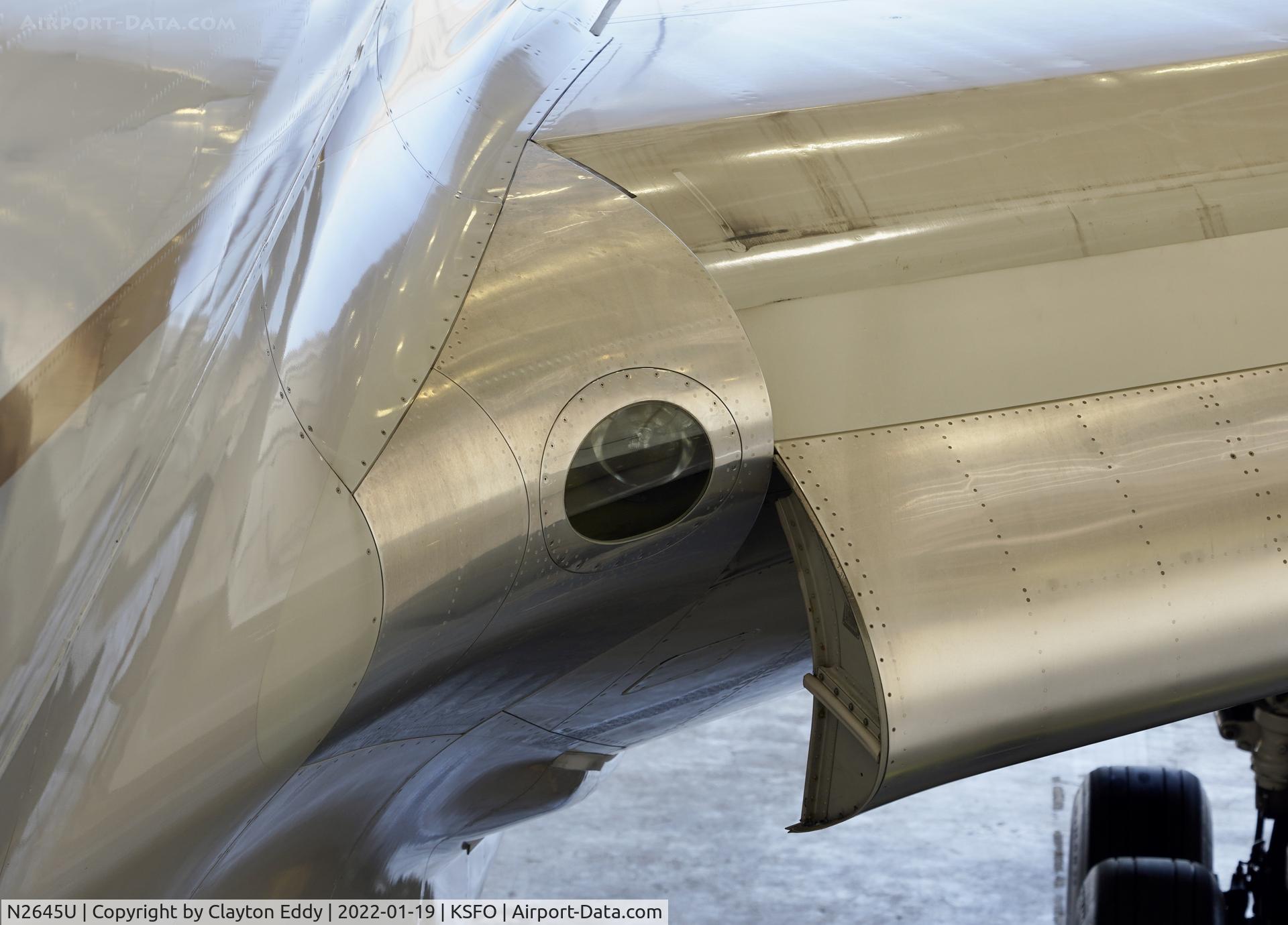 N2645U, 2017 Boeing 777-322/ER C/N 64989, Left wing light. SFO. 2022-01-19