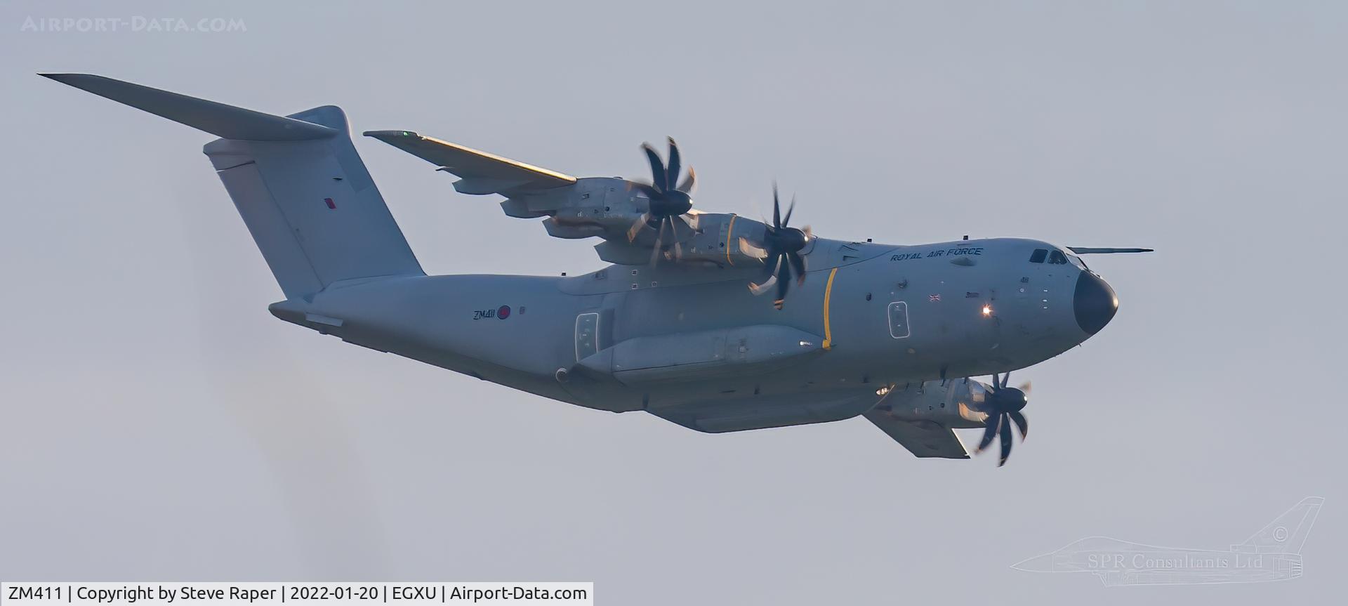 ZM411, 2016 Airbus A400M-180 Atlas C.1 C/N 039, Beating up the village at Linton on Ouse.