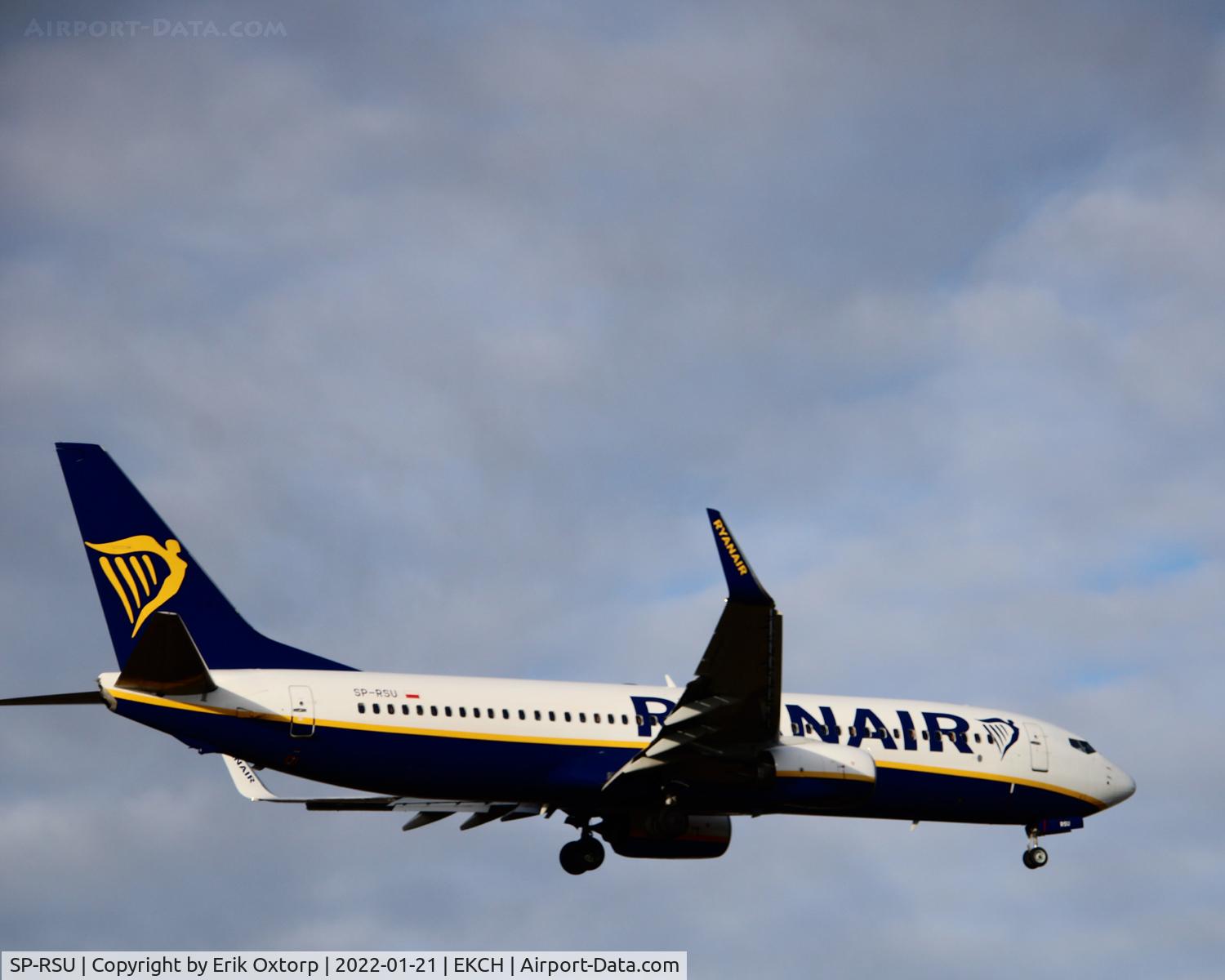 SP-RSU, 2017 Boeing 737-8AS C/N 44776, SP-RSU landing rw 04L