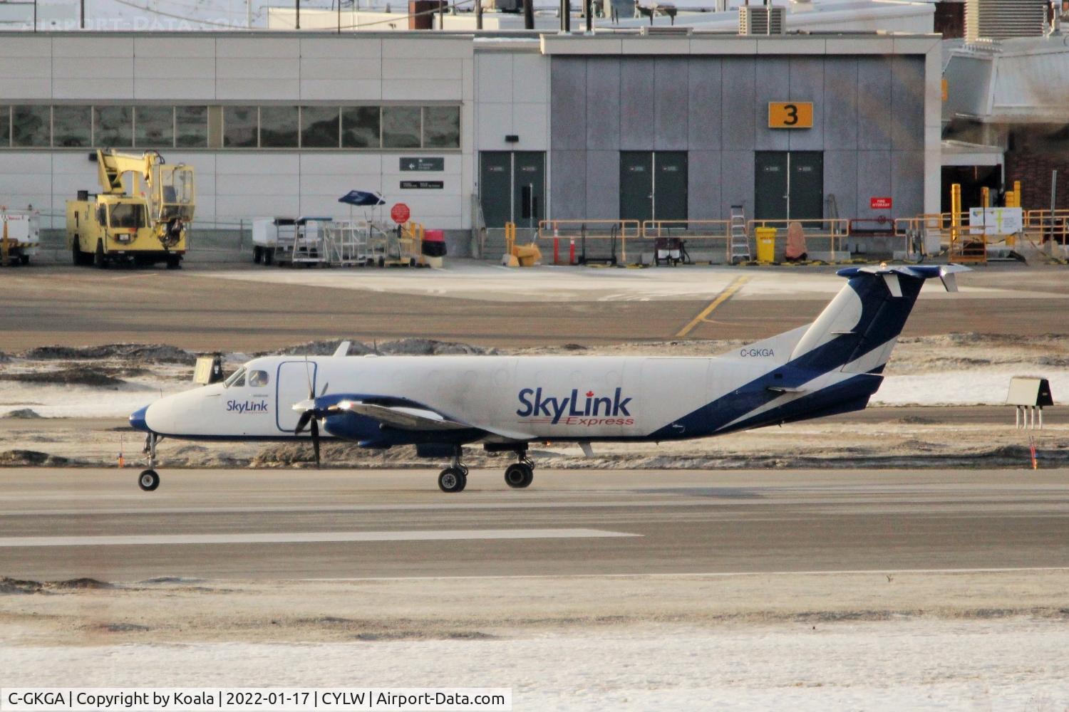 C-GKGA, 1990 Beech 1900C-1 C/N UC-117, Flying cargo for UPS.