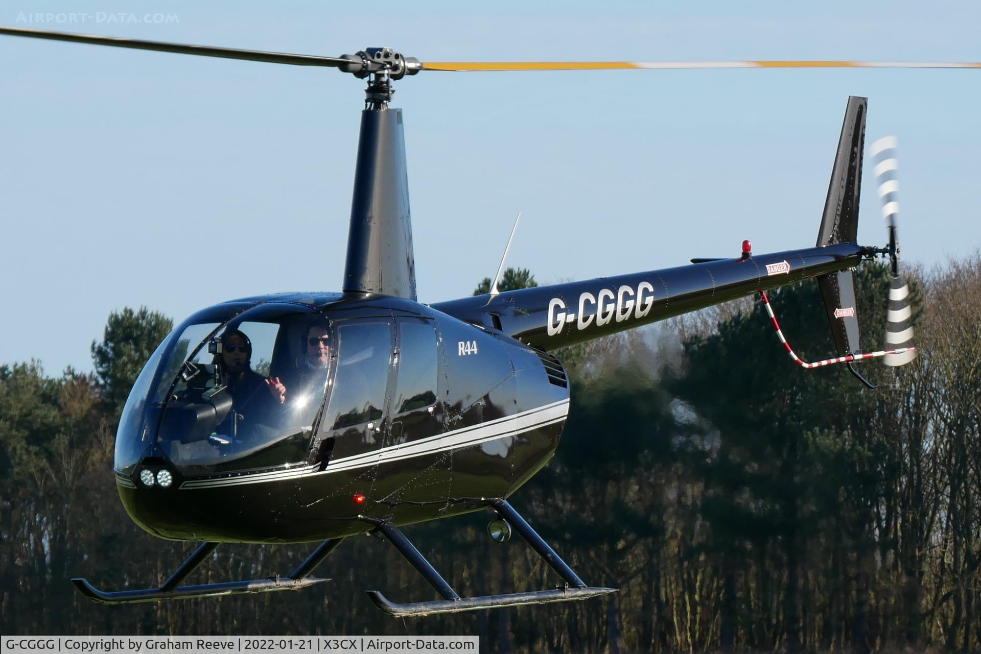G-CGGG, 1999 Robinson R44 Astro C/N 0626, Landing at Northrepps.