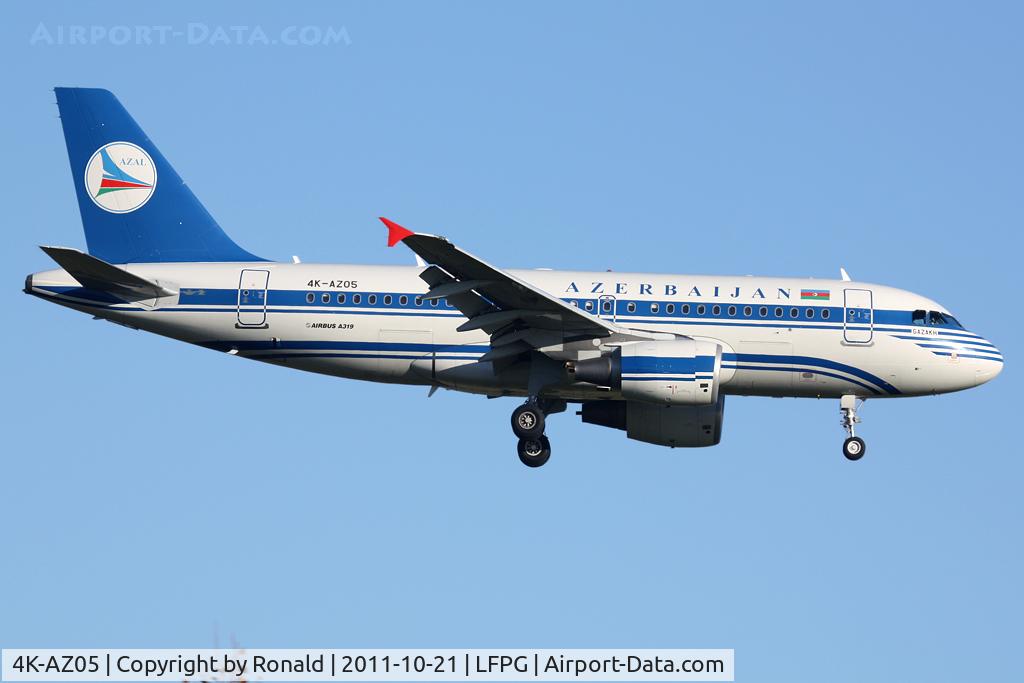 4K-AZ05, 2006 Airbus A319-111 C/N 2788, at cdg