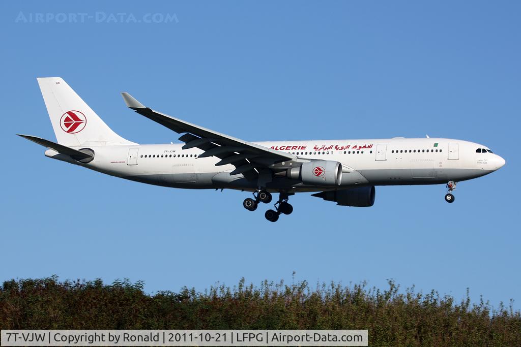 7T-VJW, 2005 Airbus A330-202 C/N 647, at cdg