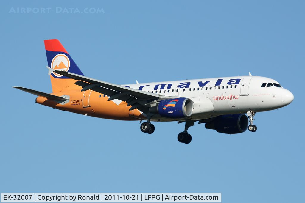 EK-32007, 2009 Airbus A319-111 C/N 3834, at cdg
