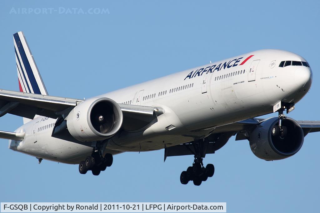 F-GSQB, 2004 Boeing 777-328/ER C/N 32724, at cdg