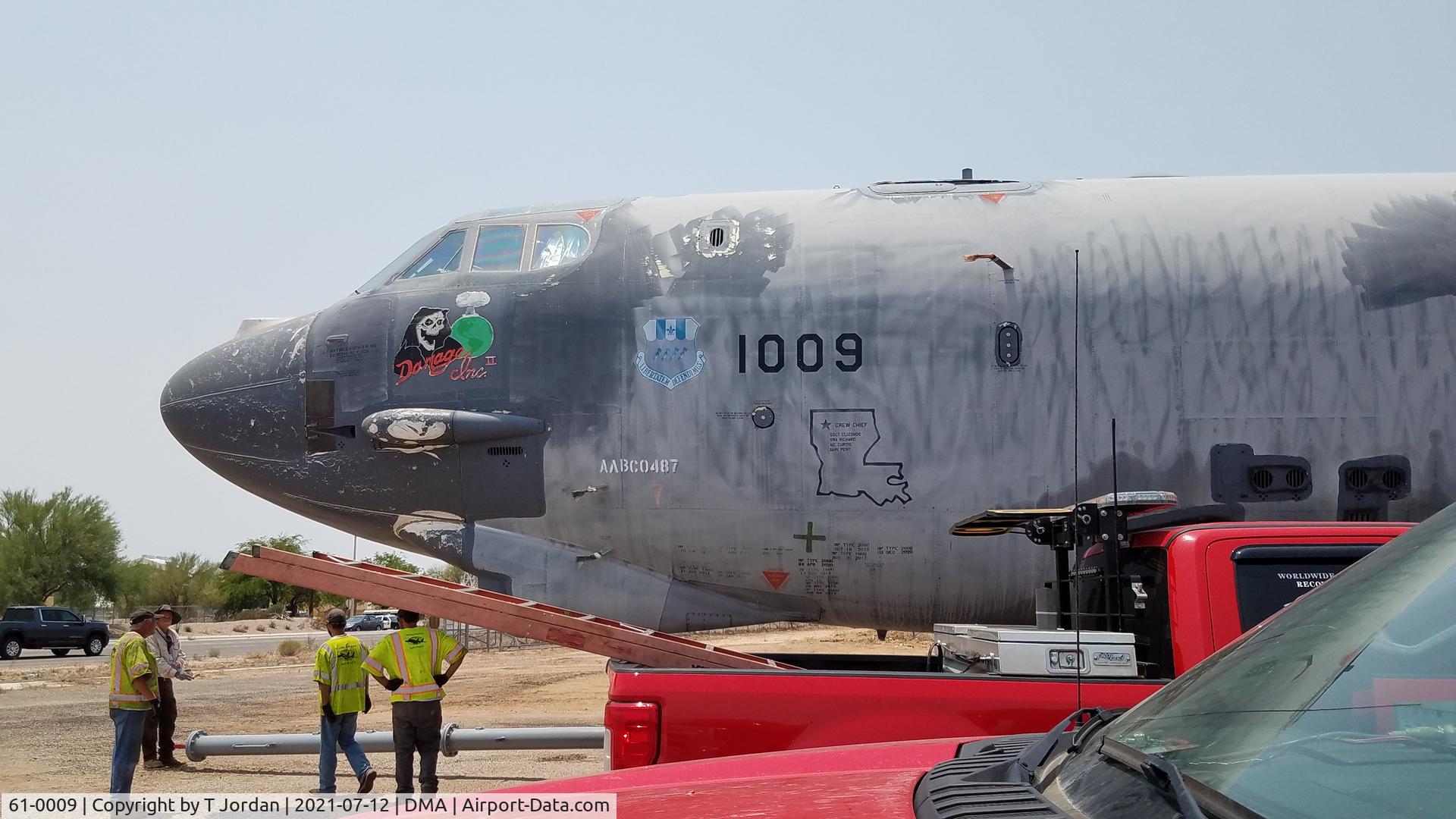 61-0009, 1961 Boeing B-52H Stratofortress C/N 464436, B-52H during movement from DMA to Pima Air Museum for dismantling prior to shipment of component parts and fuselage.