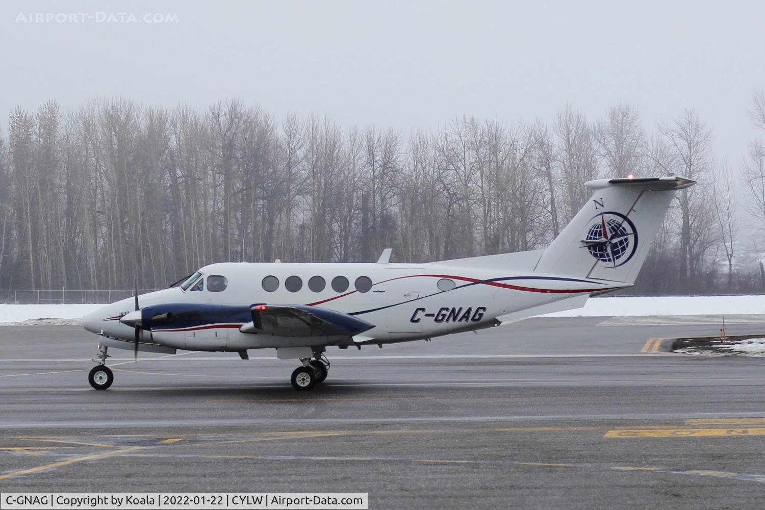 C-GNAG, 1985 Beech B200 King Air C/N BB-1239, Taxing to GAT
