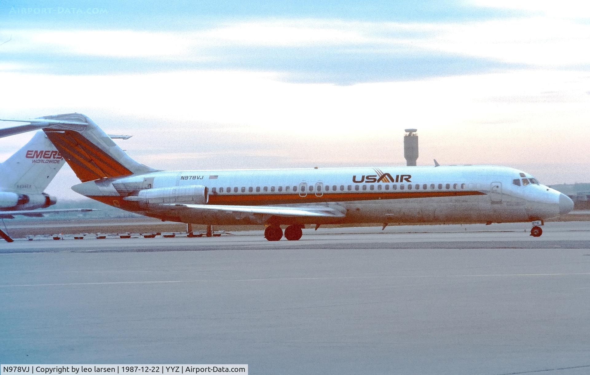 N978VJ, 1969 Douglas DC-9-31 C/N 47371, Toronto 22.12.1987