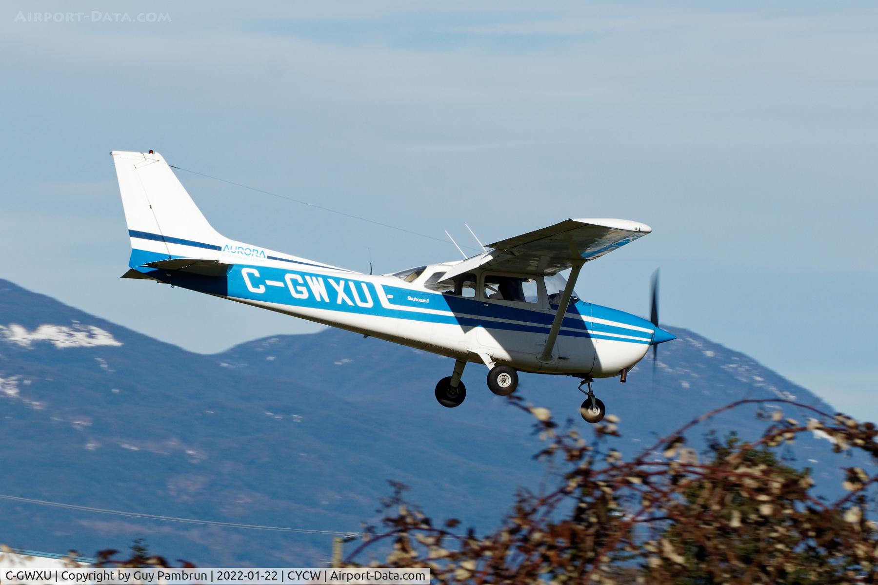 C-GWXU, 1975 Cessna 172M C/N 17266051, Landing
