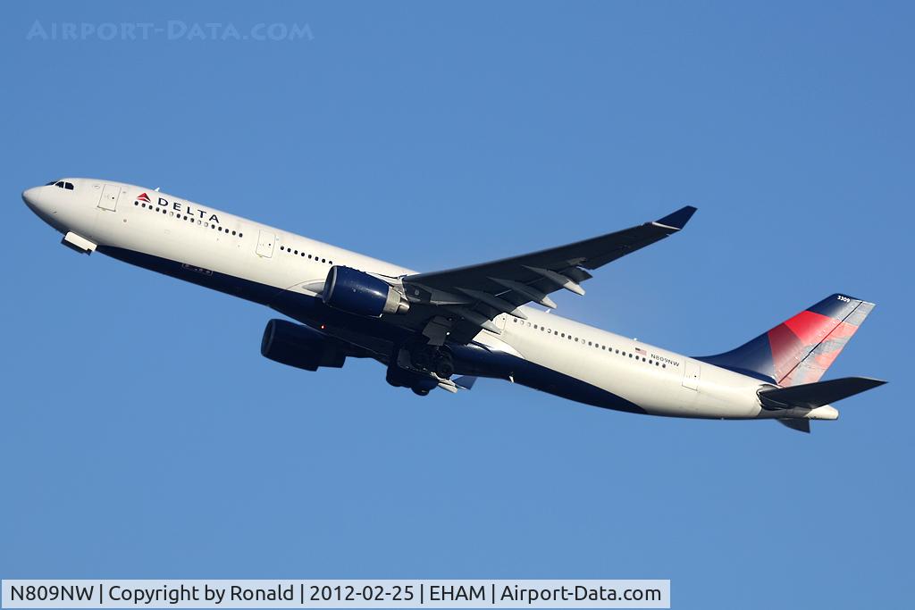N809NW, 2005 Airbus A330-323 C/N 663, at spl