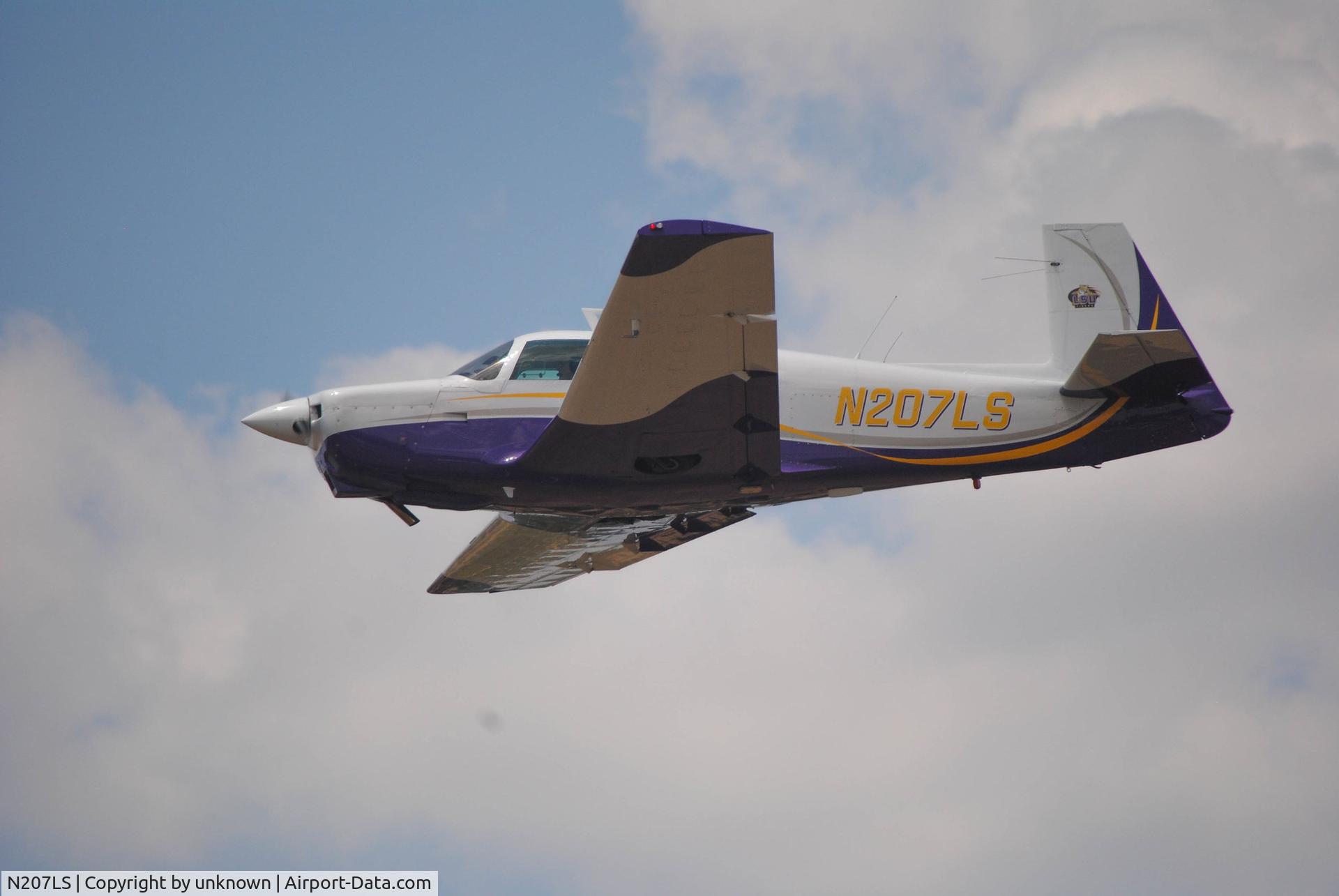 N207LS, 1968 Mooney M-20G Statesman C/N 680072, in flight