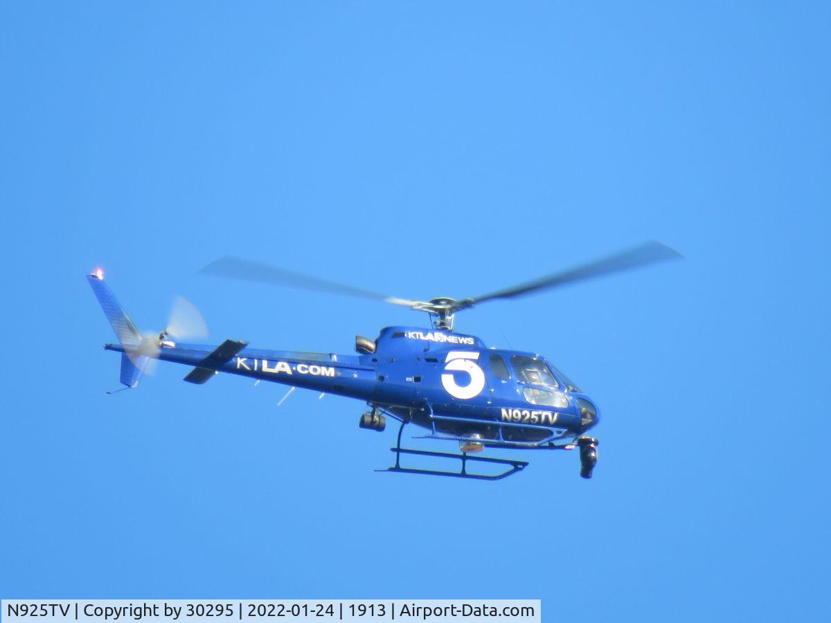 N925TV, 2007 Aerospatiale AS-350B-2 Ecureuil C/N 4372, Over Claremont