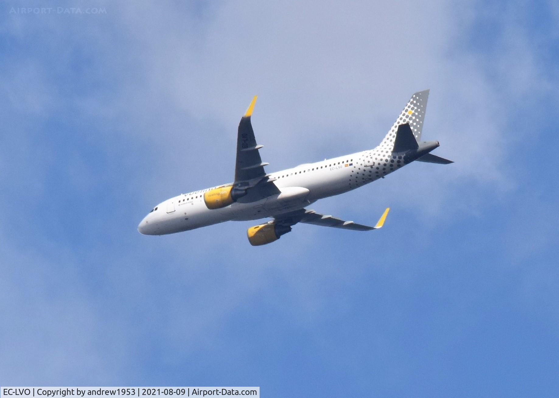 EC-LVO, 2013 Airbus A320-214 C/N 5533, EC-LVO over the Bristol Channel.