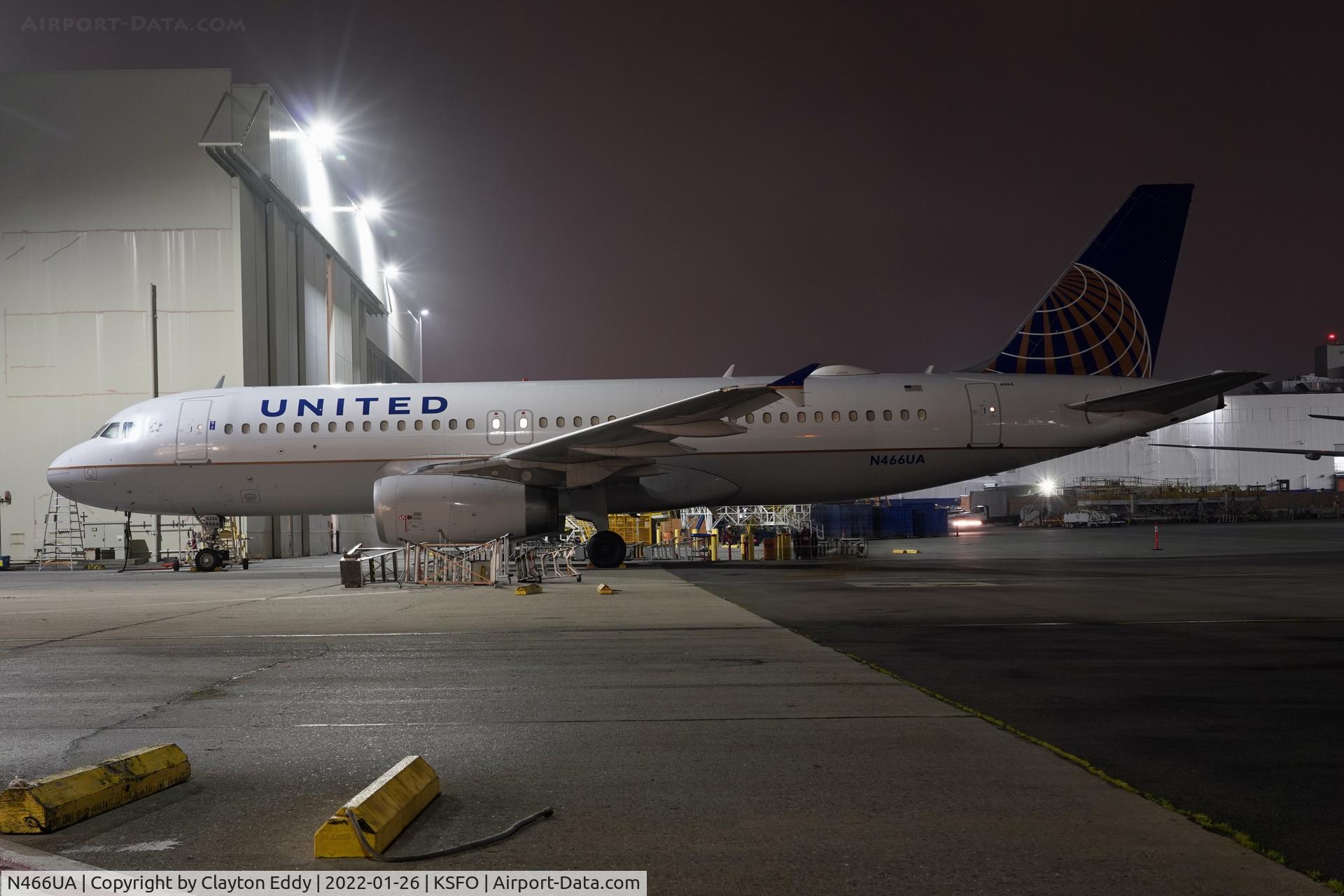 N466UA, 2000 Airbus A320-232 C/N 1343, SFO 2022.