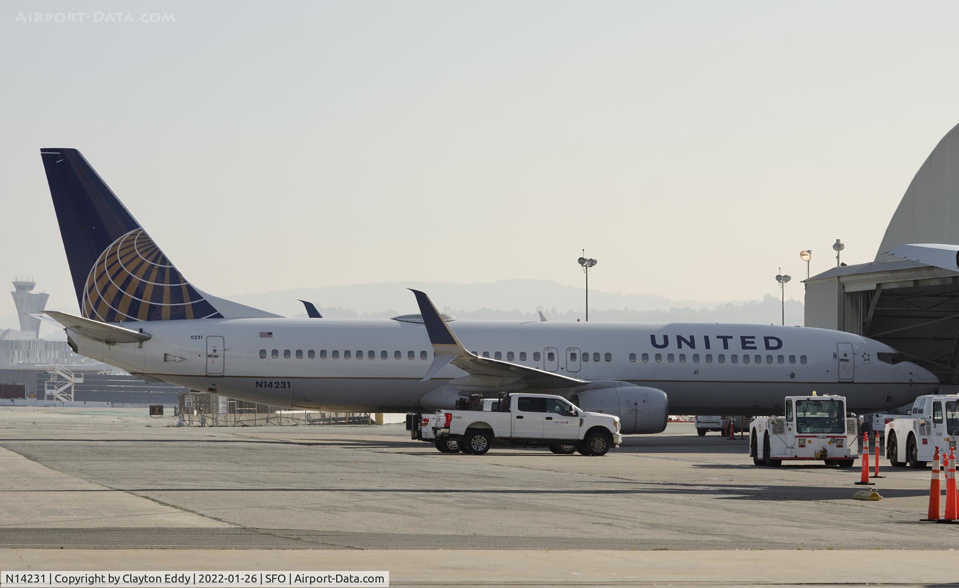 N14231, 1999 Boeing 737-824 C/N 28795, SFO 2022.
