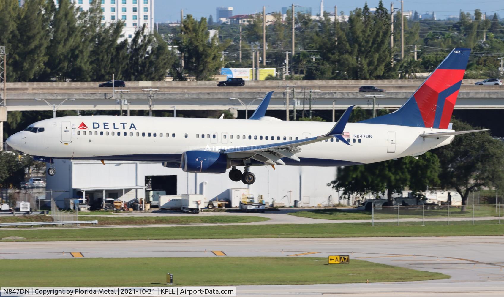 N847DN, 2015 Boeing 737-932/ER C/N 31958, FLL 2021