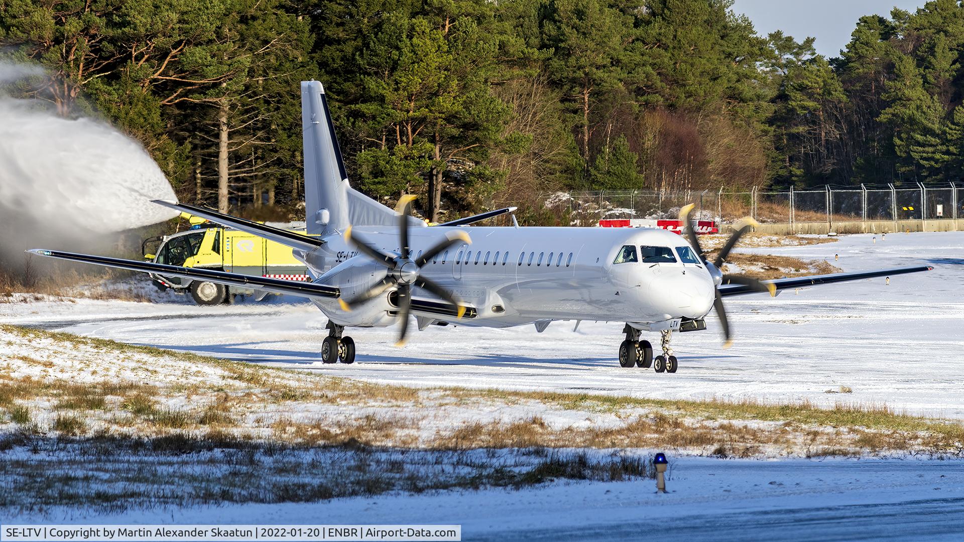SE-LTV, 1999 Saab 2000 C/N 2000-063, Just started up for departure.