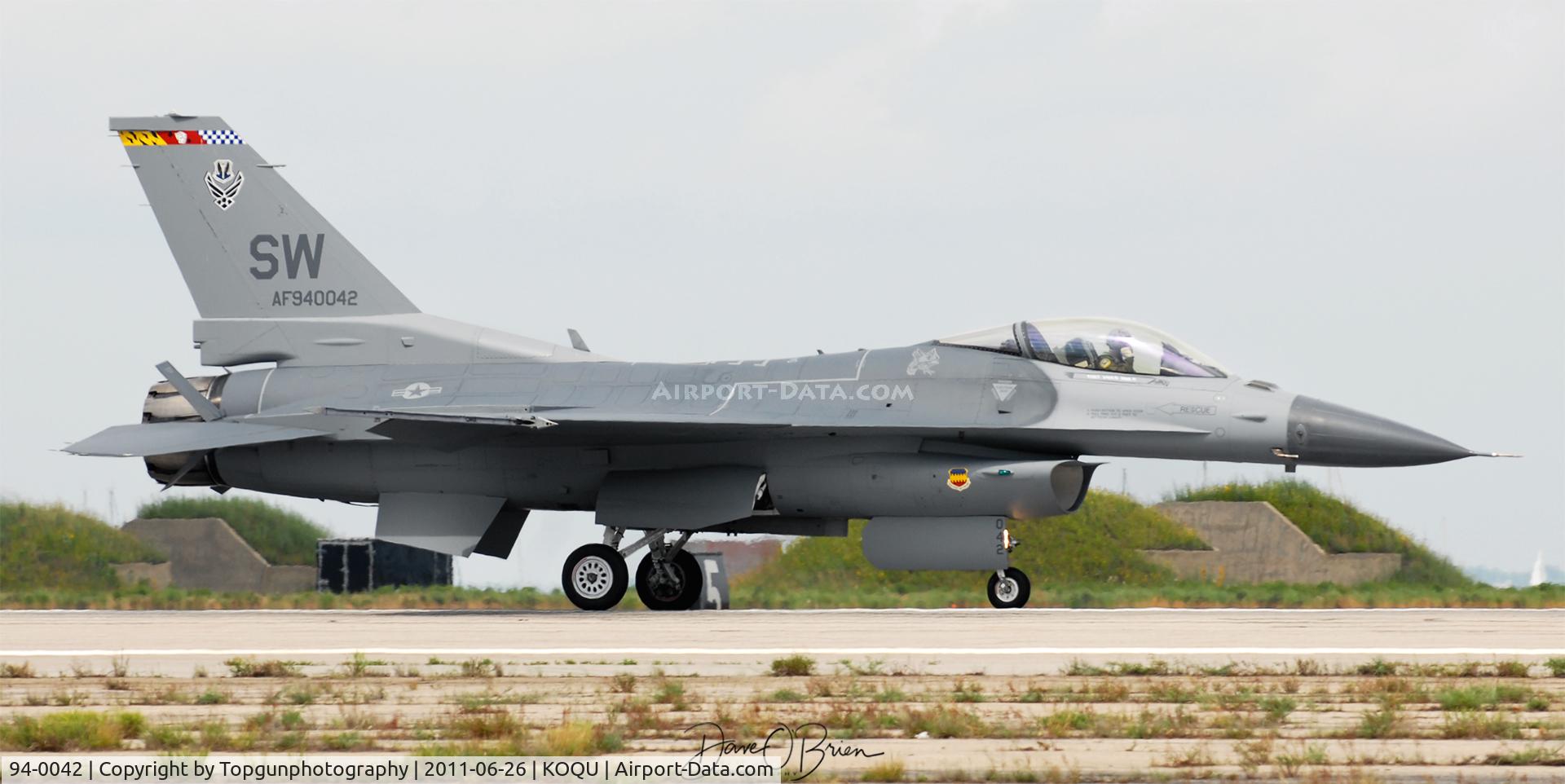 94-0042, Lockheed F-16CM Fighting Falcon C/N CC-194, F-16 Demo lands after his practice run
