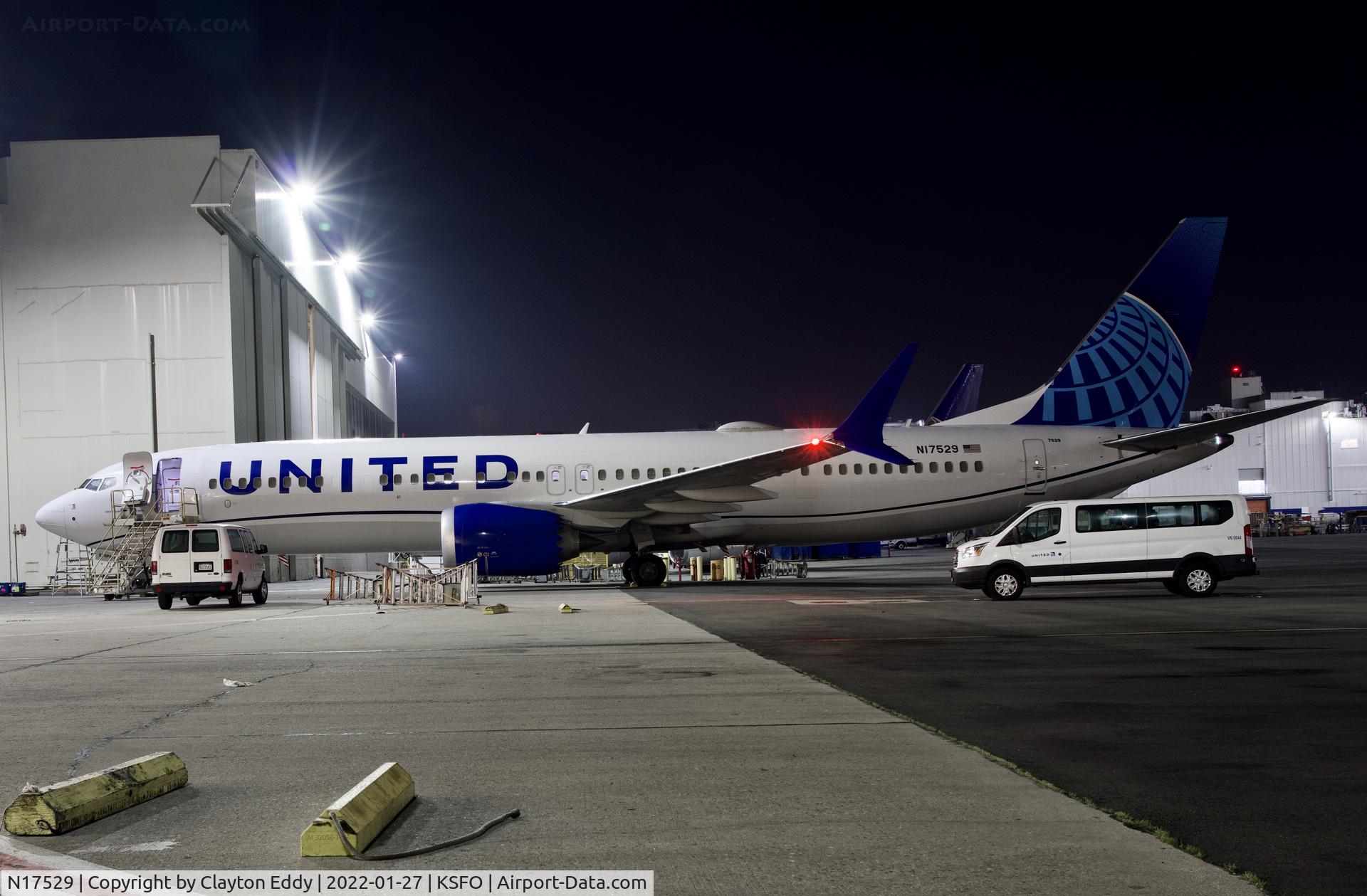 N17529, 2019 Boeing 737-9 MAX C/N 64503, SFO 2022.