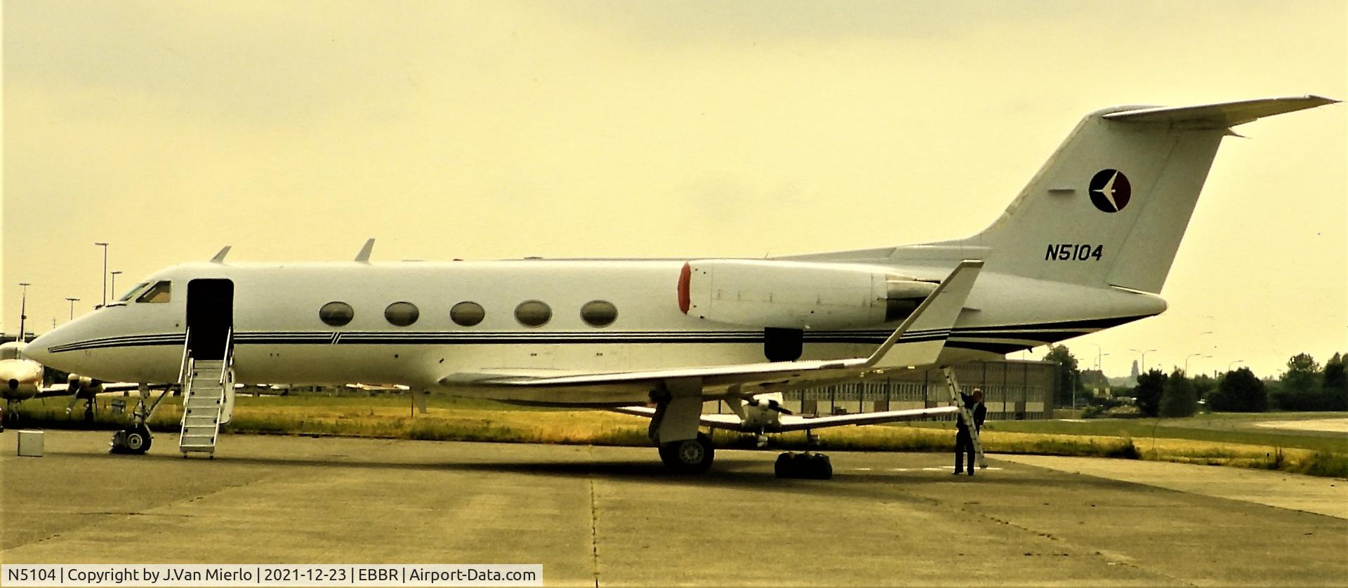 N5104, 1984 Gulfstream Aerospace G-1159A Gulfstream III Gulfstream III C/N 443, Slide scan '90s