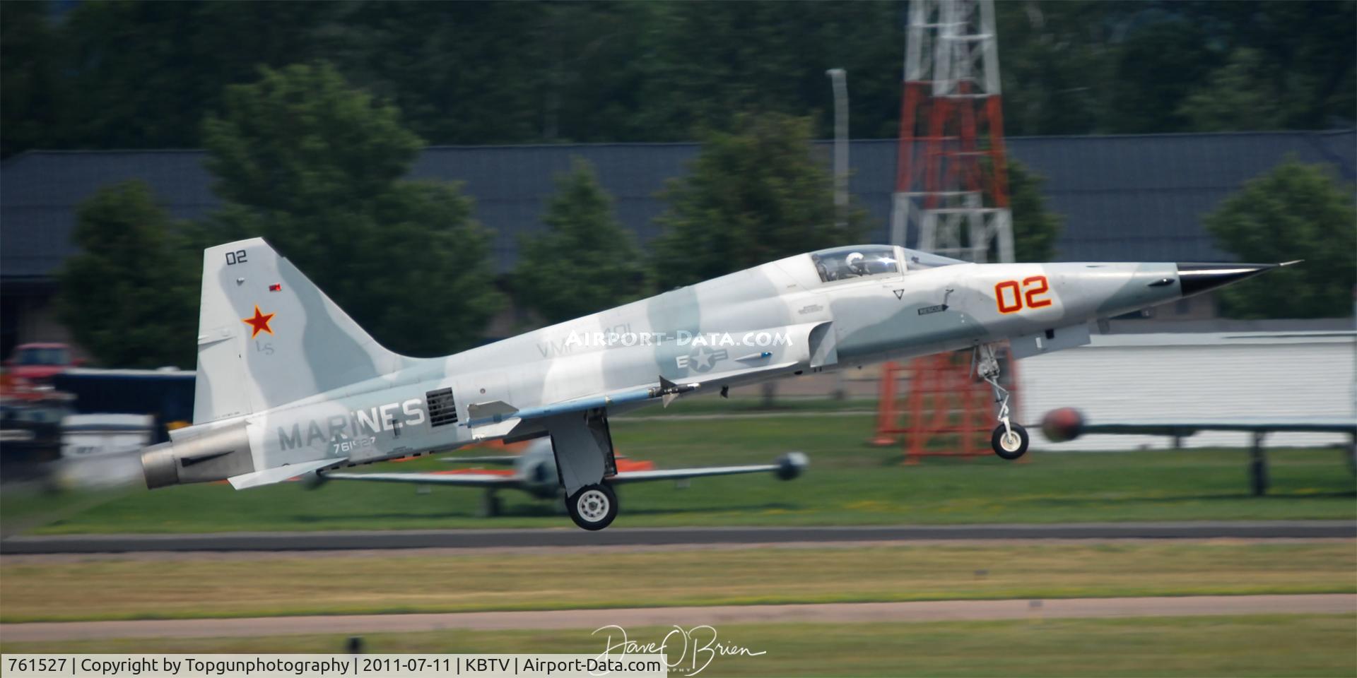 761527, 1979 Northrop F-5N Tiger II C/N L.1002, F-5N off at Burlington Vt