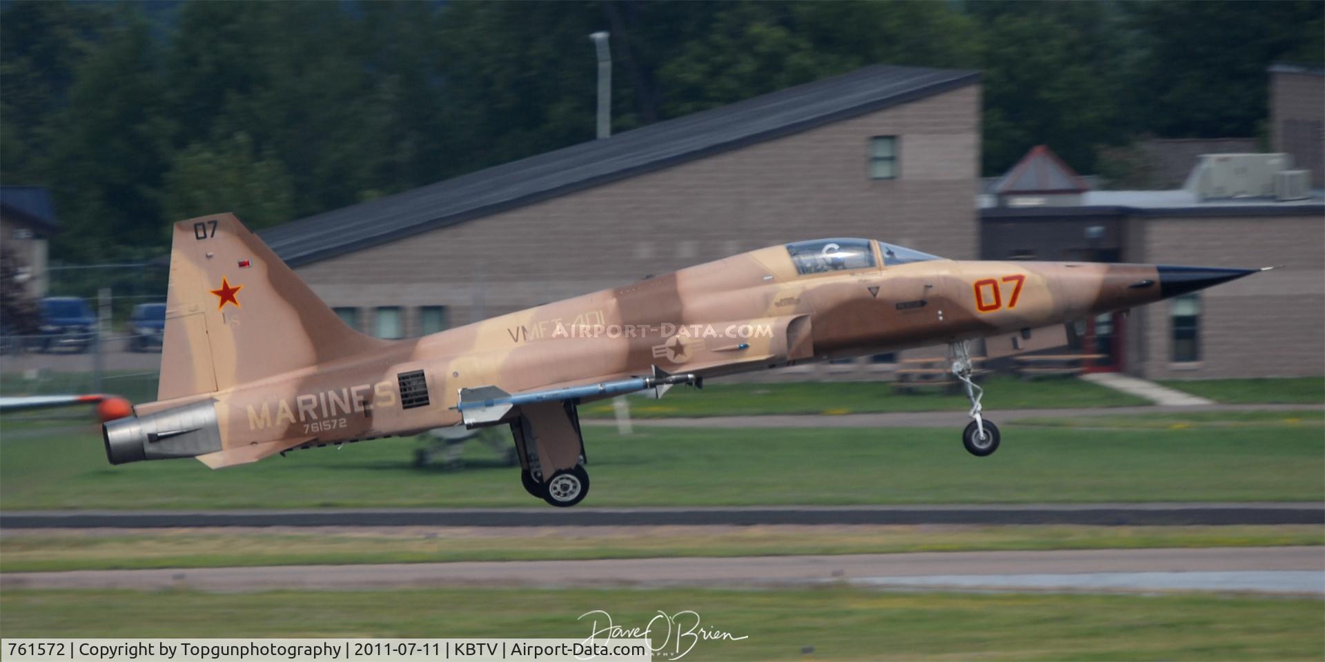 761572, Northrop F-5N Tiger II C/N L.1047, F-5N off to play the aggressor with the VT F-16's