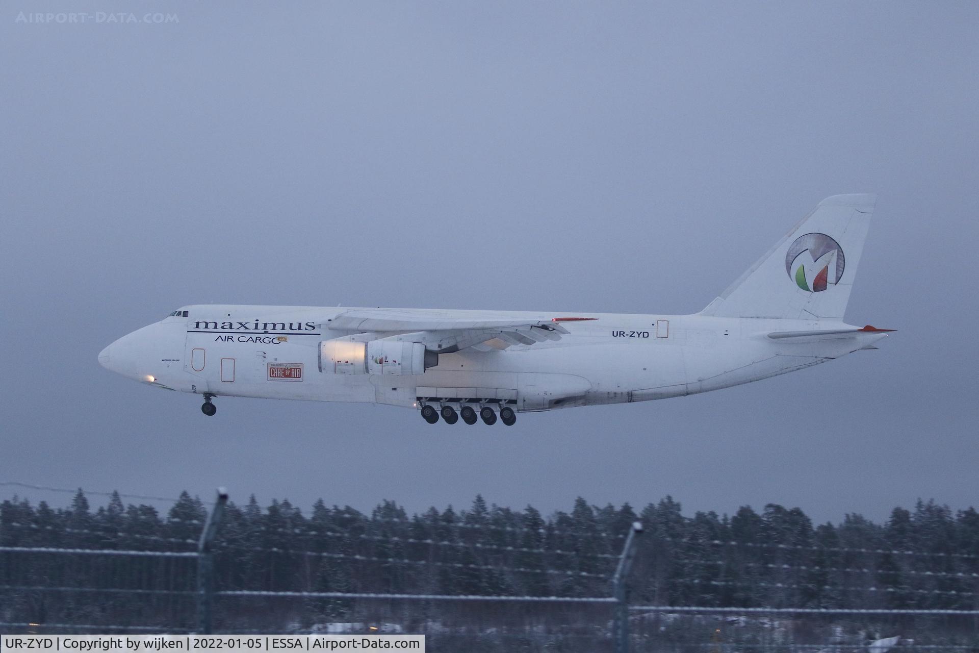 UR-ZYD, 2003 Antonov An-124-100 Ruslan C/N 19530502843, RWY 01L