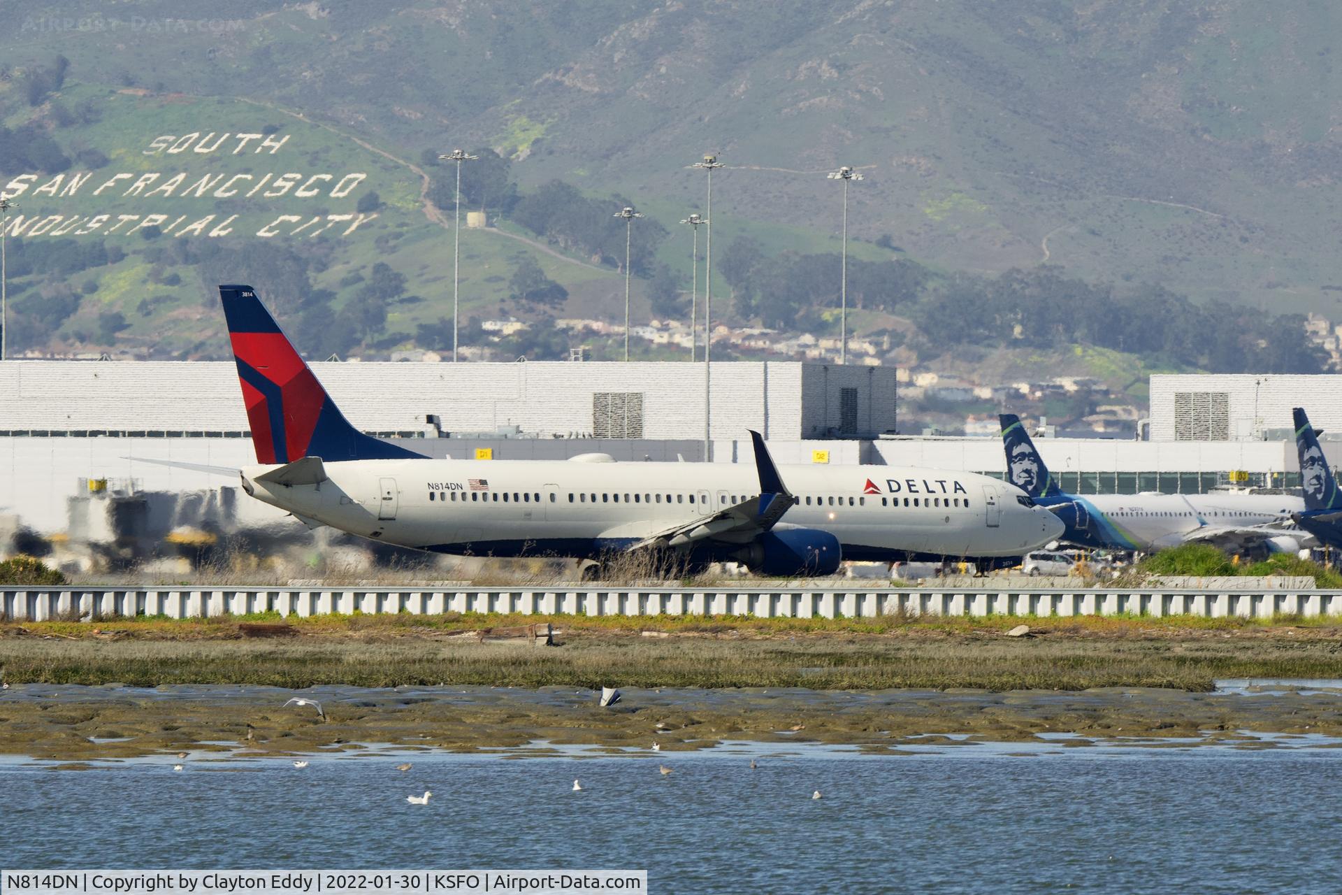 N814DN, 2014 Boeing 737-932/ER C/N 31924, SFO 2022.