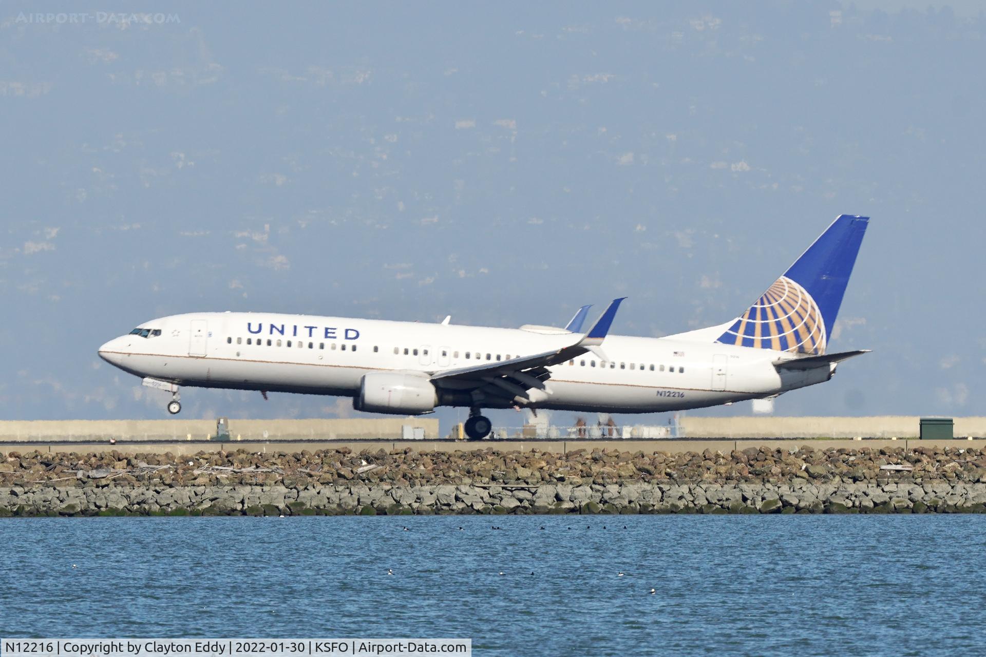 N12216, 1998 Boeing 737-824 C/N 28776, SFO 2022.
