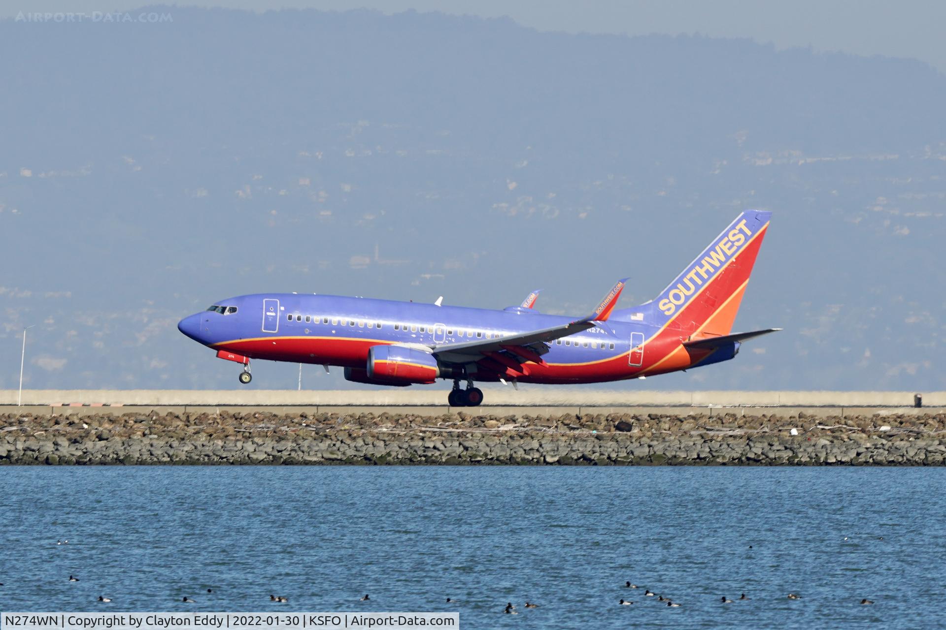 N274WN, 2007 Boeing 737-7H4 C/N 32529, SFO 2022.