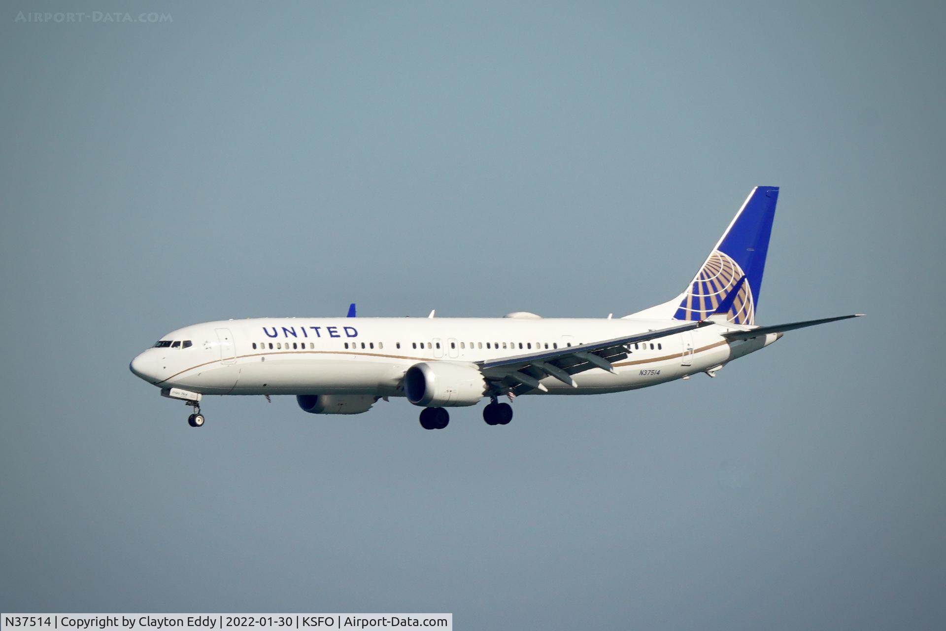 N37514, 2019 Boeing 737-9 MAX C/N 43450, SFO 2022.