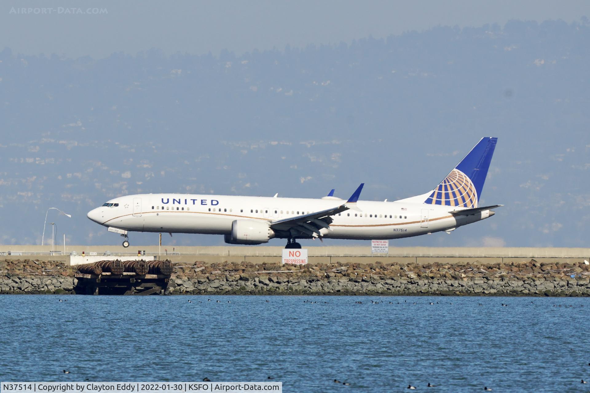 N37514, 2019 Boeing 737-9 MAX C/N 43450, SFO 2022.