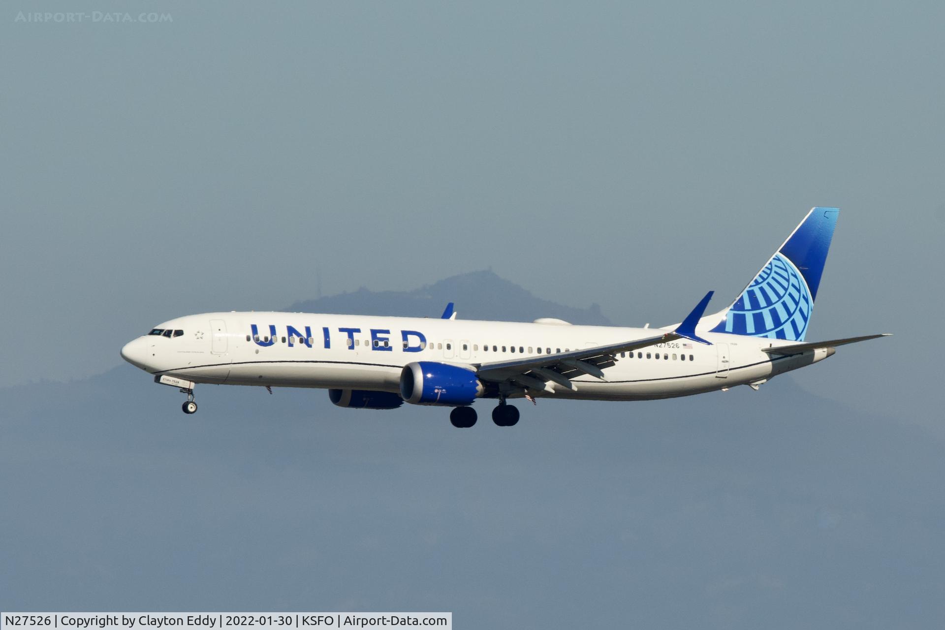 N27526, 2019 Boeing 737-9 MAX C/N 64499, Mt. Diablo in the background. SFO 2022.