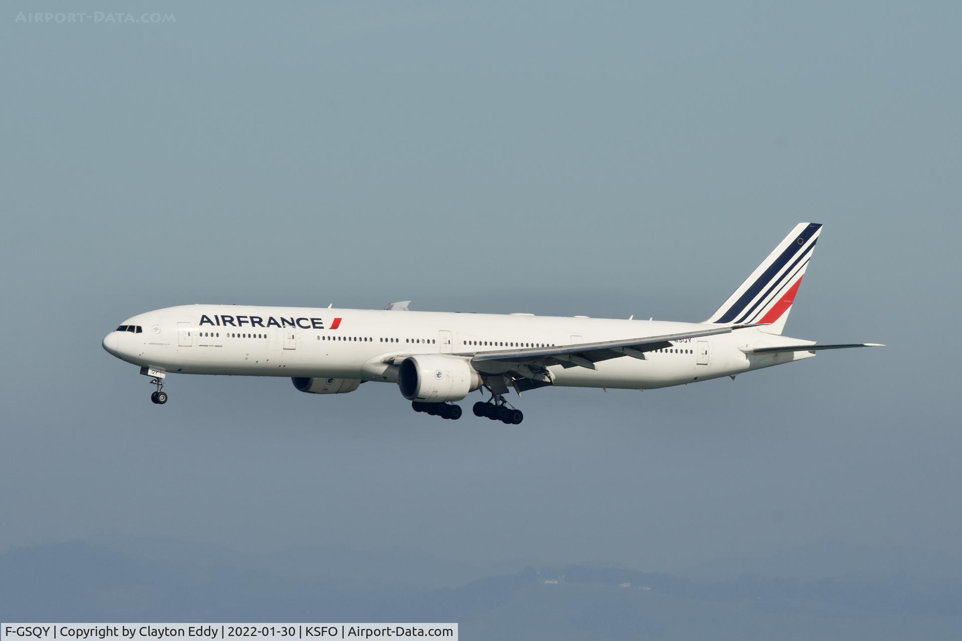 F-GSQY, 2007 Boeing 777-328/ER C/N 35678, SFO 2022.