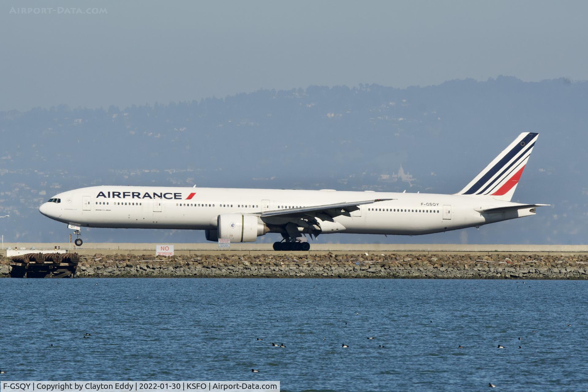 F-GSQY, 2007 Boeing 777-328/ER C/N 35678, SFO 2022.
