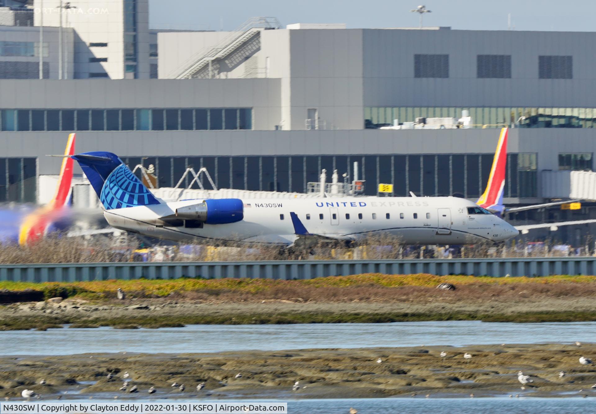 N430SW, 2001 Bombardier CRJ-200LR (CL-600-2B19) C/N 7523, SFO 2022.