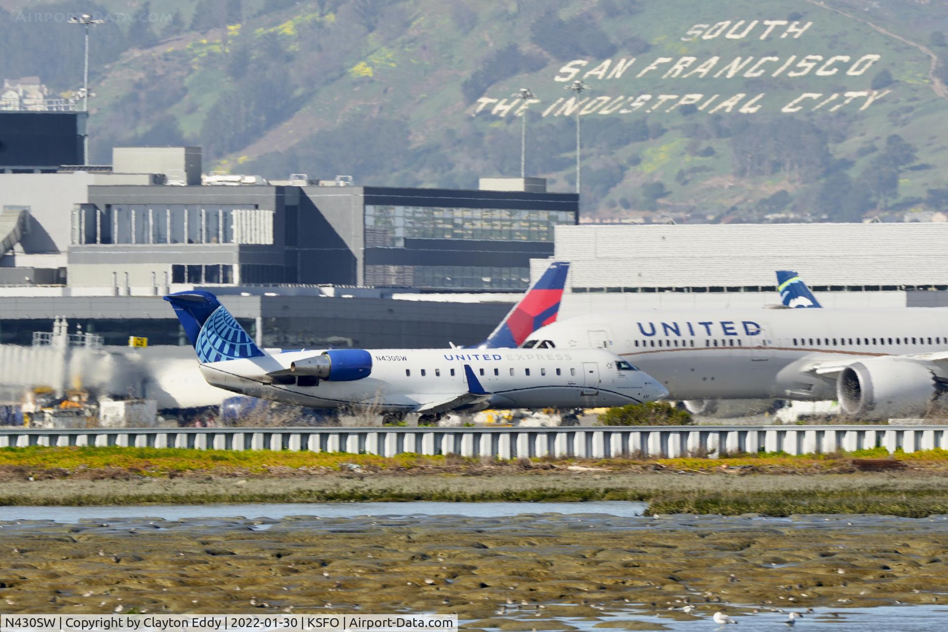 N430SW, 2001 Bombardier CRJ-200LR (CL-600-2B19) C/N 7523, SFO 2022.