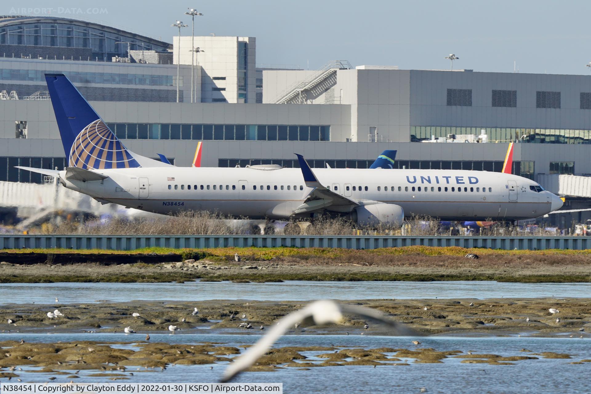 N38454, 2012 Boeing 737-924/ER C/N 31640, SFO 2022.