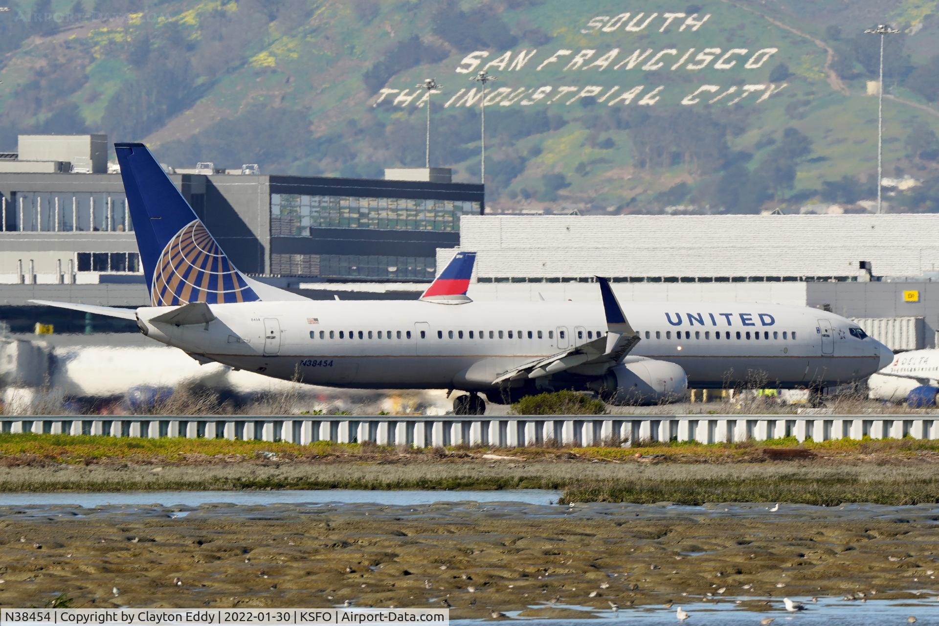N38454, 2012 Boeing 737-924/ER C/N 31640, SFO 2022.